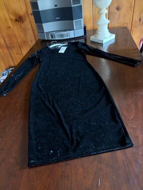 Black Long Sleeve Velvet Dress